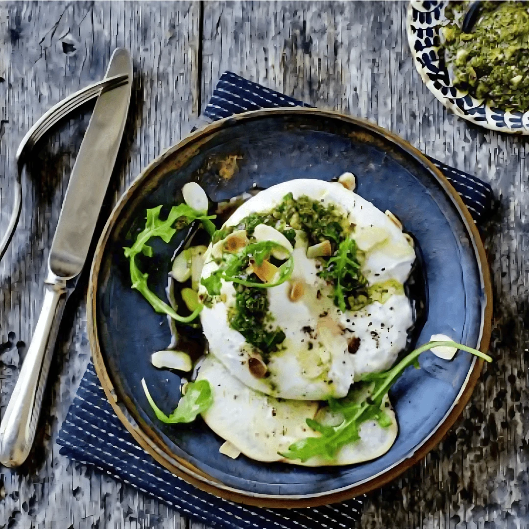 布拉塔起司佐羅勒青醬與芝麻葉